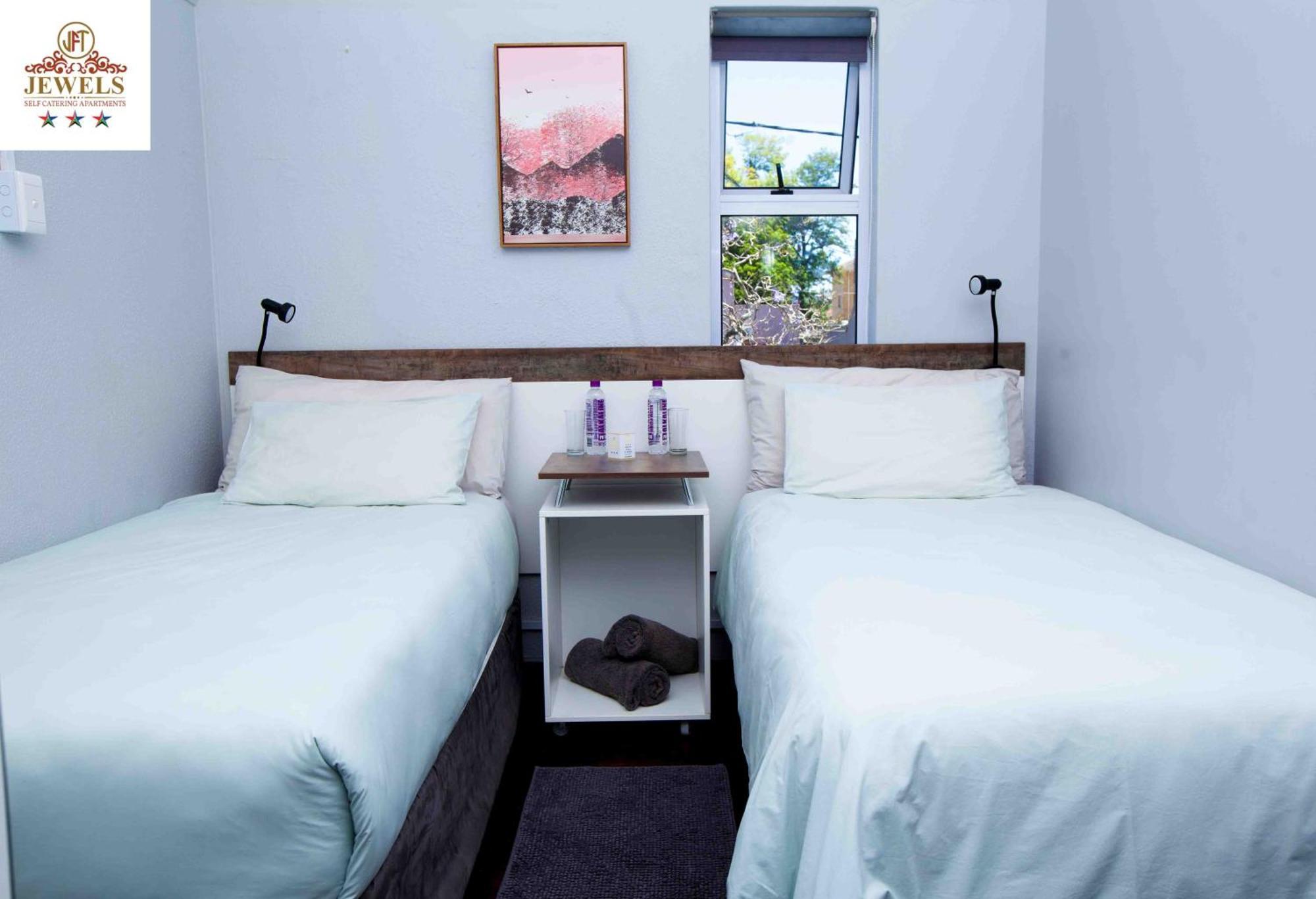 Jft Self Catering Units Bed & Breakfast East London Bagian luar foto