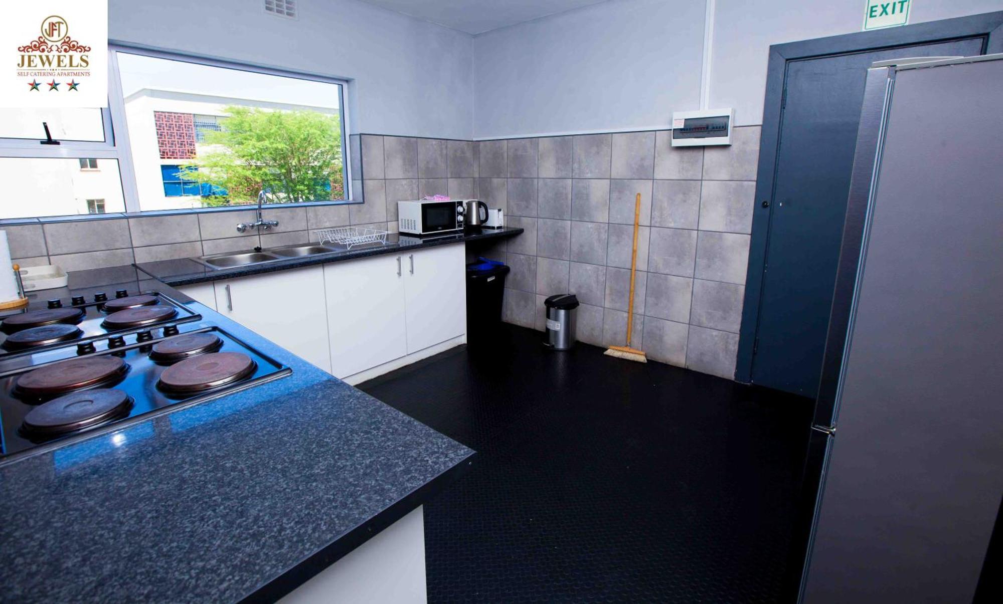 Jft Self Catering Units Bed & Breakfast East London Bagian luar foto