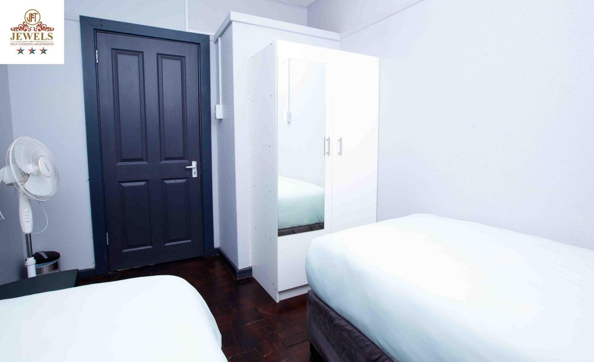 Jft Self Catering Units Bed & Breakfast East London Bagian luar foto